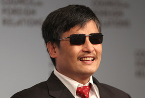 Chinese dissident receives human rights award