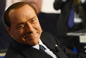 Berlusconi withdraws as candidate to win electoral pact