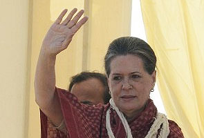 Sonia Gandhi, Singh to fight India elections