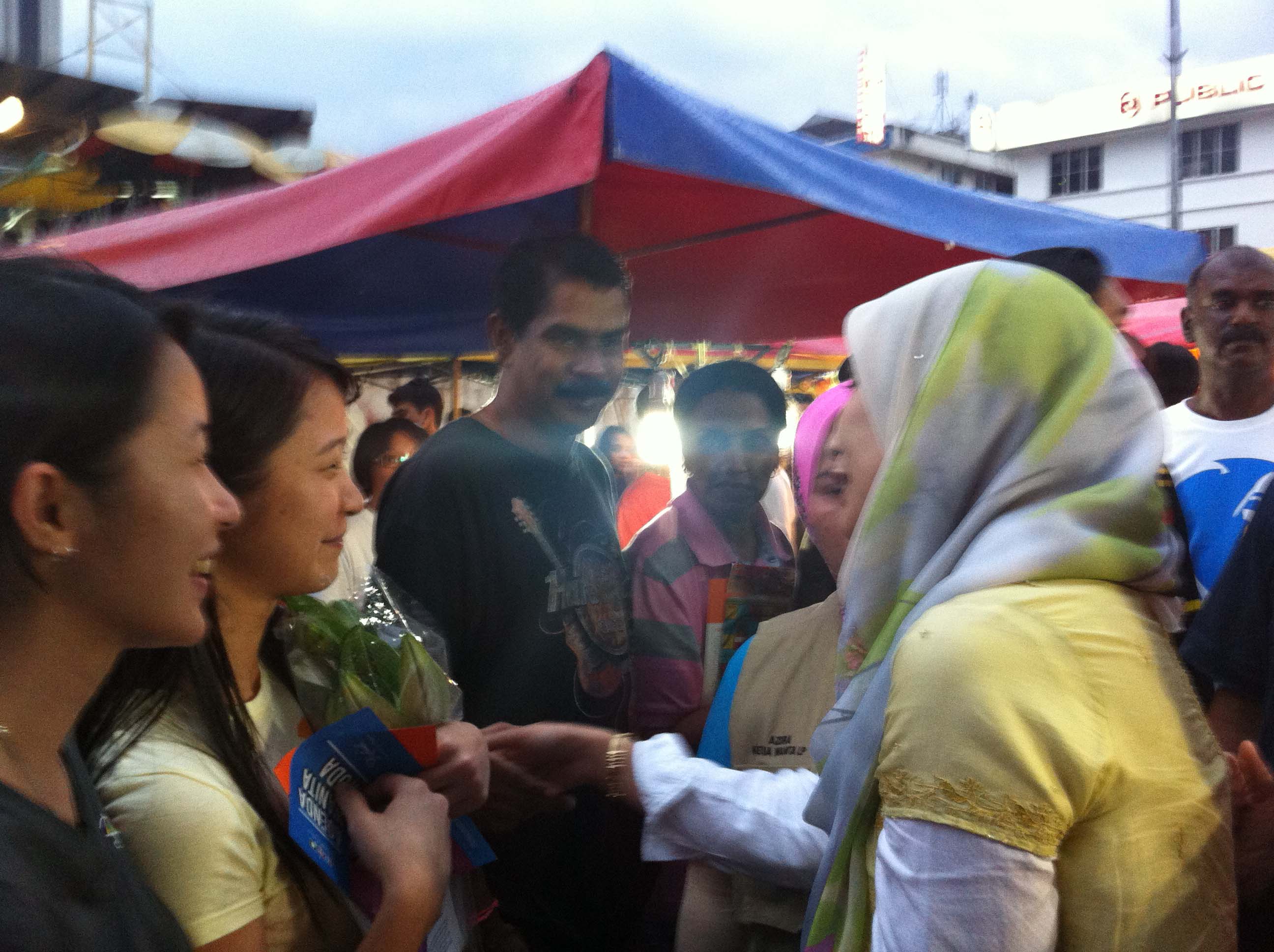 Nurul Izzah campaigning