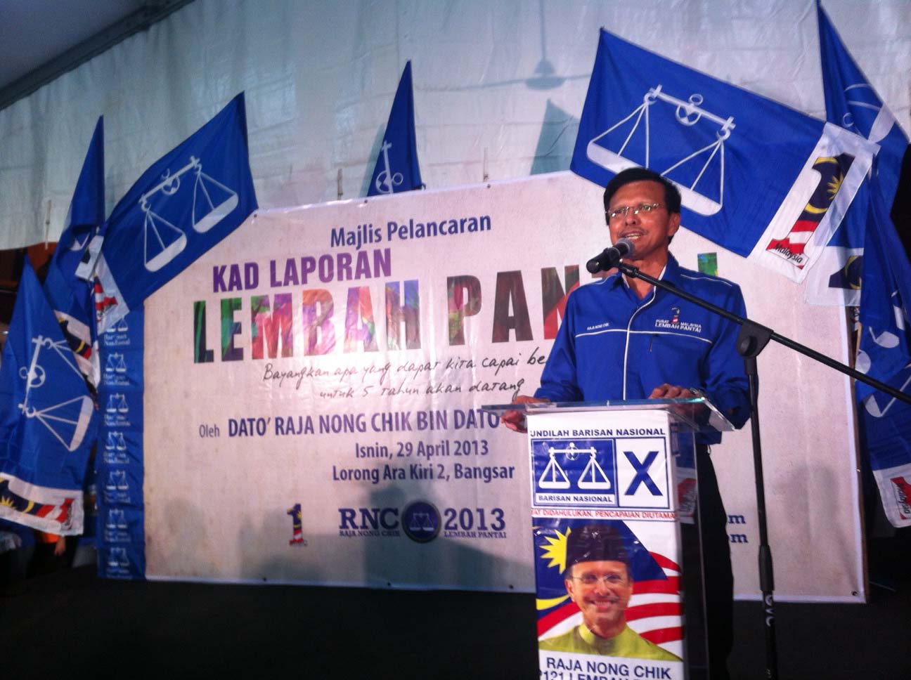 Datuk Raja Nong Chik launching his report card