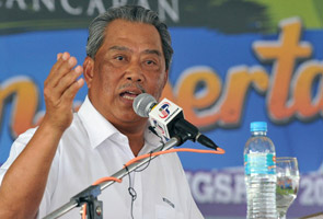 Sebagai ahli UMNO, Dr Mahathir berhak bersuara - Muhyiddin Sebagai ahli UMNO, Dr Mahathir berhak bersuara - Muhyiddin