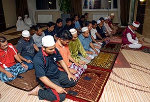 Pasukan Malaysia bersolat hajat mohon dipermudah masuki kawasan nahas