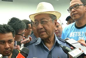 Dr Mahathir sokong Azmin, harap tidak ada undi tidak percaya dalam sidang DUN