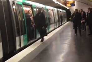Football: Chelsea fan apologises over Paris Metro racism