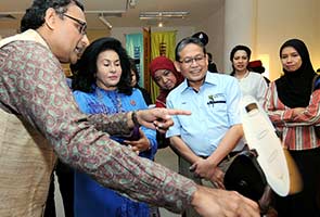 Rosmah officiates Indian multimedia exhibition