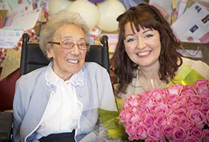 Wanita berusia 100 tahun terima 16,000 kad ucapan hari jadi