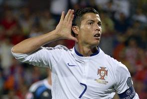 Gadis kehilangan telefon bimbit, dipulangkan semula oleh Cristiano Ronaldo Gadis kehilangan telefon bimbit, dipulangkan semula oleh Cristiano Ronaldo