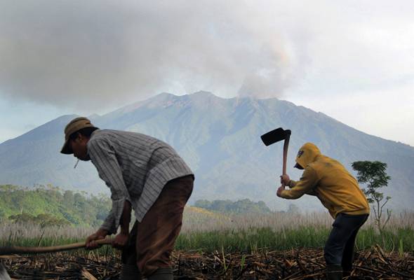 Bali flights to resume after ash cloud closed airport
