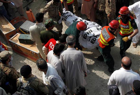 Blast kills Pakistani provincial minister in PM's political heartland