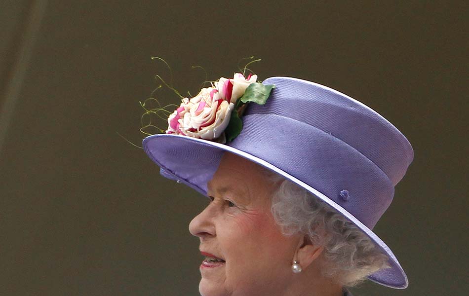 Queen Elizabeth arrives on the Ladies Day wearing a light purple hat on