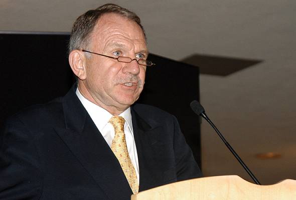 Najib leading Malaysia's impressive growth, says ex-Australian diplomat