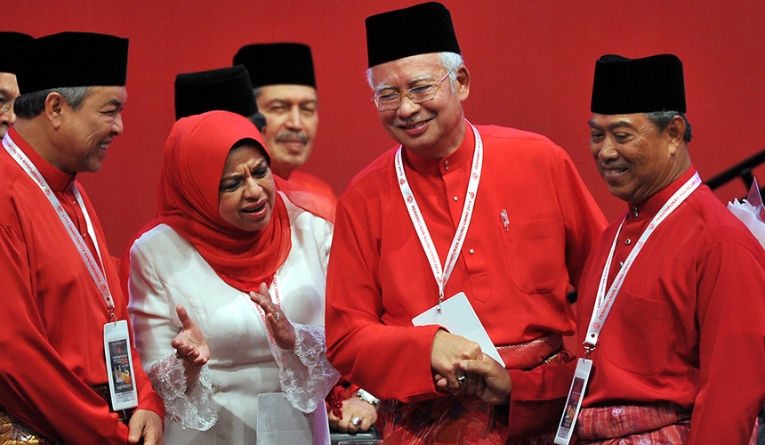 The UMNO general assembly took a dramatic turn when Najib (second, right) extended an olive branch to his estranged deputy in the party, Tan Sri Muhyiddin Yassin. 