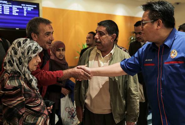 Syrian conflict: First group of Syrians arrives in M'sia