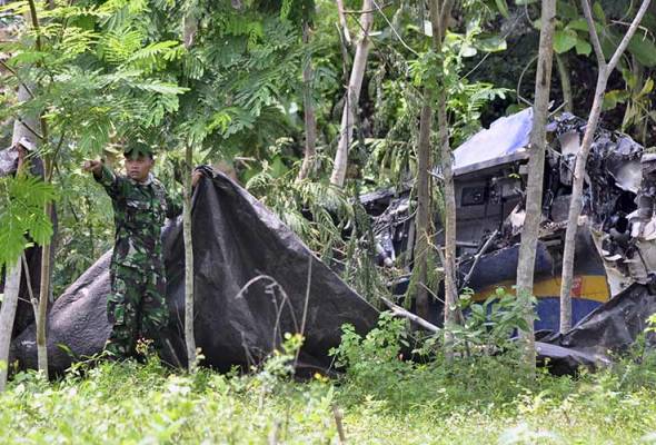 Indonesian military aircraft crashes in air show