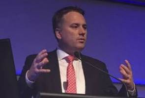 Australian minister resigns after Hong Kong bar incident