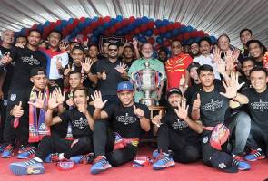 Pemain yang diketuai Safiq Rahim mengesahkan akan menggunakan wang mereka sendiri untuk menjelaskan denda berjumlah RM30,000 itu. Pemain JDT guna wang sendiri bayar denda FAM