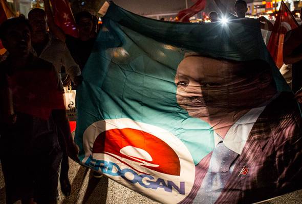 Turkish coup soldiers surrender, Erdogan stands strong
