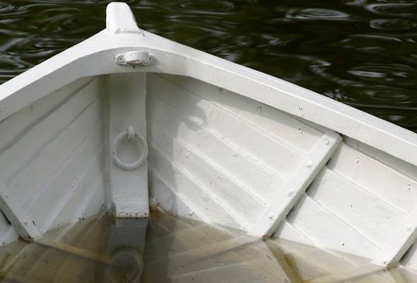 Boat capsizes off Tawau, all 10 on board rescued