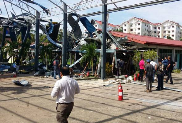 TUDM helicopter crashes into school in Tawau
