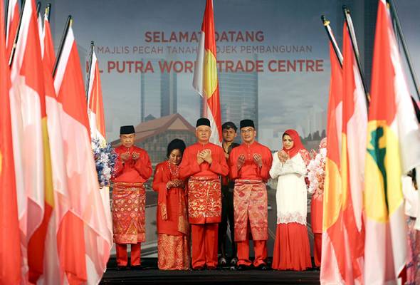 Ibu kota Kuala Lumpur akan dihiasi satu lagi mercu tanda ikonik apabila kompleks KL PWTC yang baharu, siap dibina dalam tempoh empat tahun. Kompleks KL PWTC bakal jadi mercu tanda baharu ibu negara
