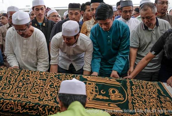 Jenazah diterbangkan pulang dari Tehran ke Kuala Lumpur sekitar jam 10 malam semalam selepas dimandikan dan dikafankan di sana. Jenazah pendaki Malaysia, Syed Redzuan selamat dikebumikan