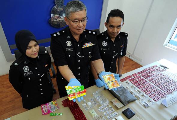 Police uncover syndicate trafficking drugs in chewing gum wrappers