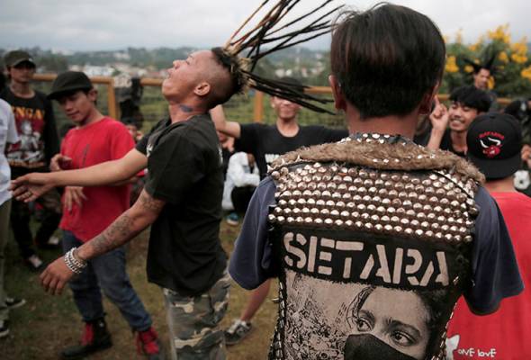 In Indonesia, pious 'punks' promote Islam