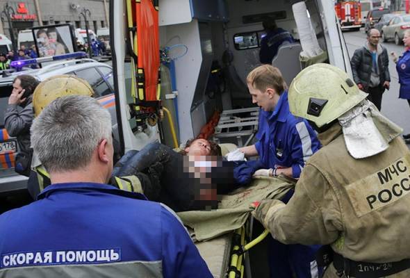 Eleven killed in suspected suicide bombing on Russian metro train