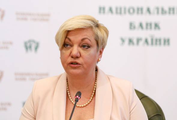 After praise and death threats, Ukraine's central bank governor quits