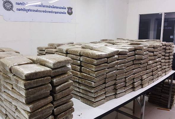 Konsainan ganja dan pil "Yaba", sejenis dadah Methaphetamine, adalah milik raja dadah yang sedang diburu. Dadah untuk dibawa ke M'sia milik pelarian raja dadah Thai Selatan - Pegawai Thai