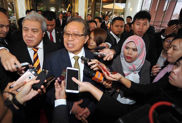 Abang Johari berkata kini masanya tidak sesuai untuk rundingan berikutan harga minyak yang rendah dan kos pengeluaran yang amat kompetitif. Sarawak masih berunding dengan Petronas mengenai kenaikan royalti minyak