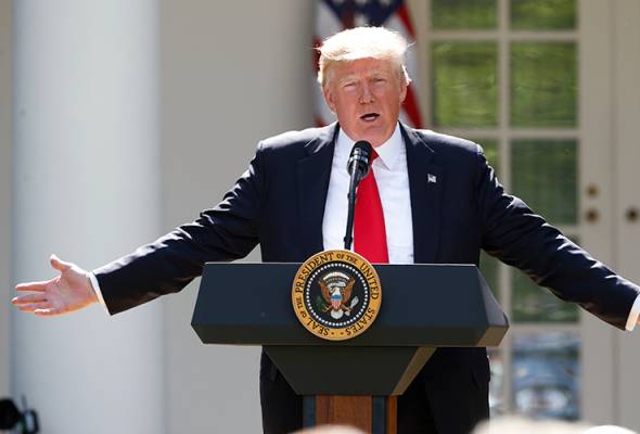 Federal appeals court upholds freeze on Trump's travel ban