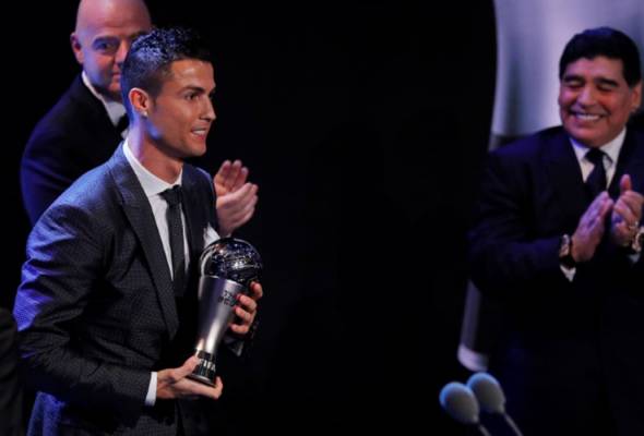 Ronaldo retains FIFA award for world's best player