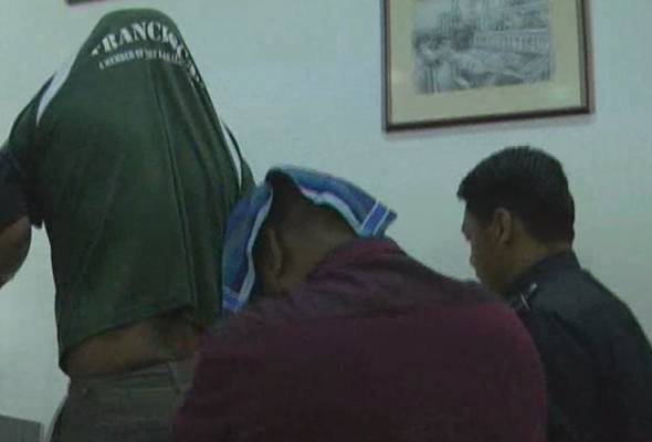 Koperal polis didakwa 'buat hal' berbogel depan remaja