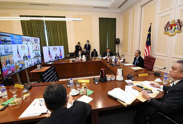 Muhyiddin shares with ASEAN Malaysia's experience in fighting COVID-19
