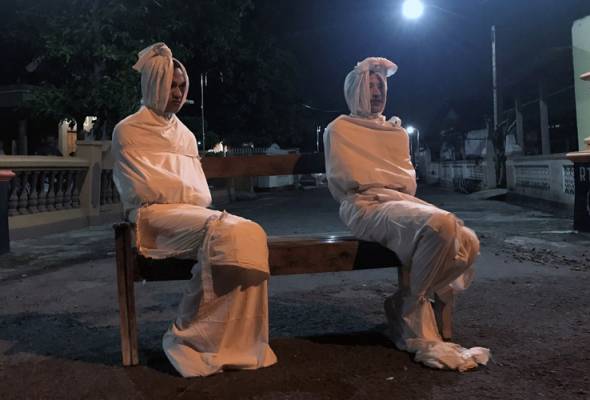 'Ghosts' scare Indonesians indoors and away from coronavirus