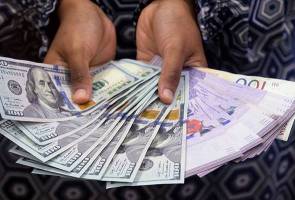 Ringgit extends weakness against US dollar at opening