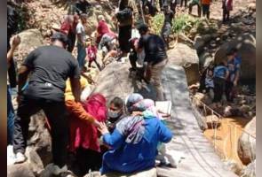 Pengunjung pusat rekreasi cedera selepas kabel jambatan gantung Lata Keding terputus