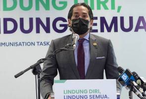Penerima vaksin AstraZeneca hanya demam, tiada kesan sampingan teruk – Khairy