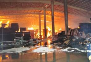 Kilang memproses kayu musnah dalam kebakaran