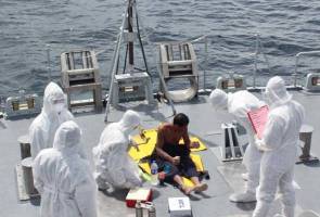 Kapal TLDM selamatkan nelayan tempatan terjatuh laut Kapal TLDM selamatkan nelayan tempatan terjatuh laut