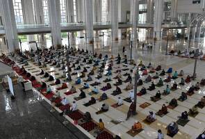 Jemaah lengkap vaksinasi boleh solat di masjid, surau mulai 10 Ogos – Muhyiddin