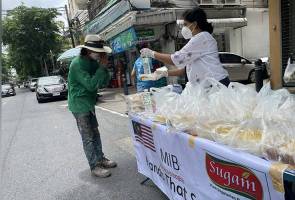 COVID-19: Rakyat Malaysia di Bangkok hulur bantuan kepada penduduk terjejas COVID-19: Rakyat Malaysia di Bangkok hulur bantuan kepada penduduk terjejas