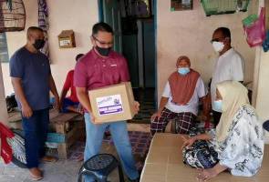 Bantuan bakul makan kepada penduduk Pulau Perhentian tidak pernah putus