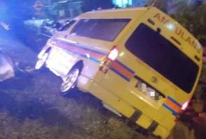 Cuba elak haiwan, ambulans dalam perjalanan ambil pesakit terbabas