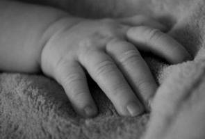 Bayi berusia 24 hari ditemukan tidak sedarkan diri Bayi berusia 24 hari ditemukan tidak sedarkan diri