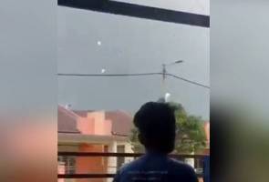 Ribut di Port Dickson, sekurang-kurangnya 10 rumah alami kerosakan Ribut di Port Dickson, sekurang-kurangnya 10 rumah alami kerosakan