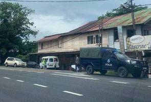 Warga emas dijumpai meninggal dunia depan rumah kedai Warga emas dijumpai meninggal dunia depan rumah kedai