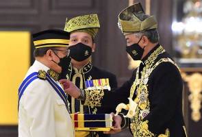 Abang Johari terima darjah kebesaran Panglima Mangku Negara membawa gelaran Tan Sri
